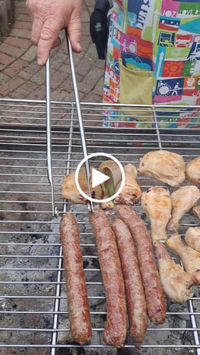 Customer video review of BraaiPlank™ Spinning Tongs