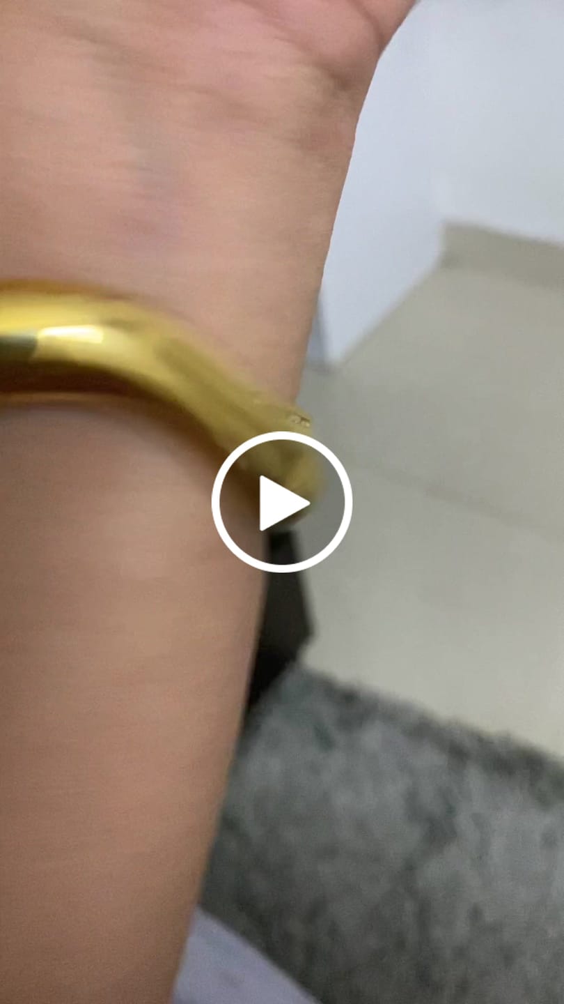 Customer video review of Curved Chic Gold Bracelet