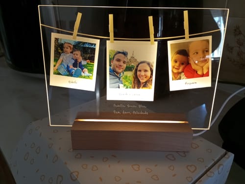 Customer photo review of Lâmpada c/ 3 Memórias Polaroid & Dedicatória