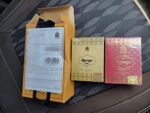 Customer photo review of 2 Pcs Attar Set Shanaya And Shanaya Oudh 5.5 Ml Each