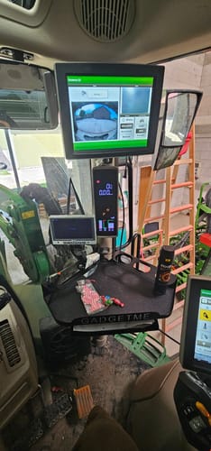 Customer photo review of GADGETME  Tisch-Organizer für John Deere Traktoren – Modell 6R