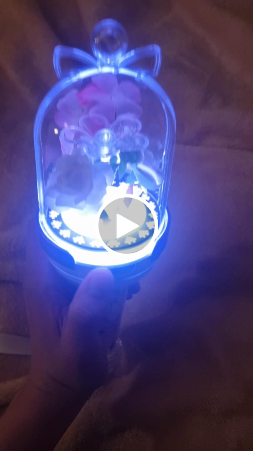 Customer video review of ILLIT - OFFICIAL LIGHT STICK