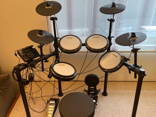undefined review of Donner DED-200X 5ドラム 4シンバル 電子ドラム セット メッシュ 折りたたみ式 消音性 450種類音色 50デモ曲 初心者 大人 自宅練習 image 1 out of 1