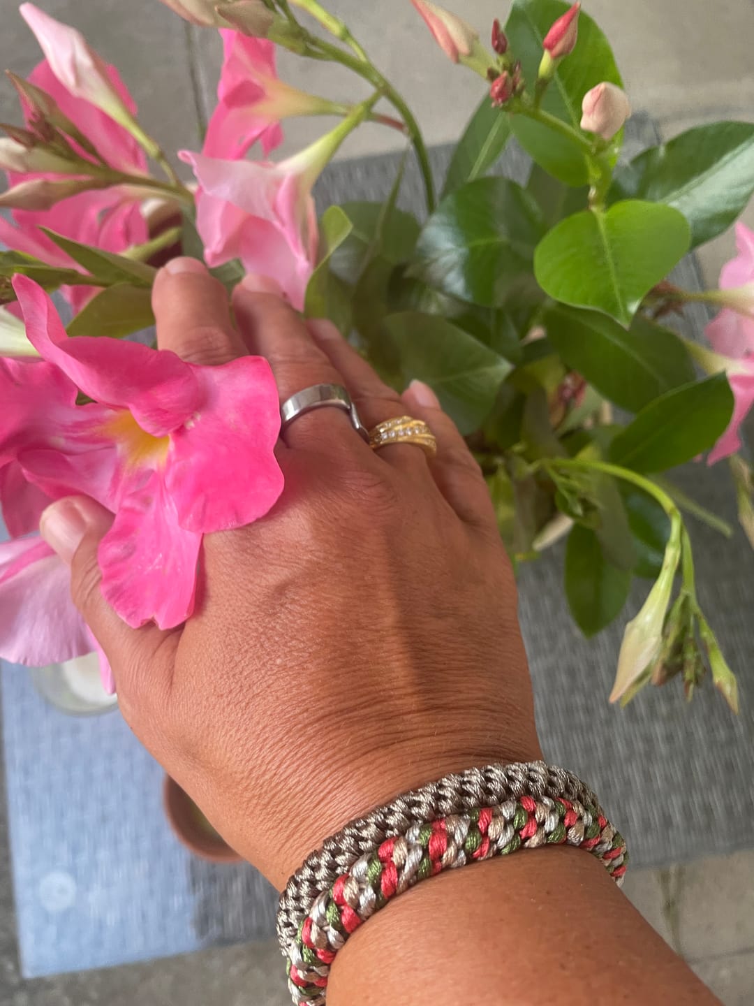 Customer photo review of Kknekki Hair Tie Rose