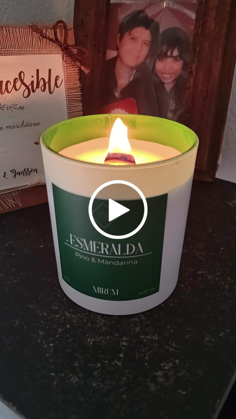 Customer video review of ESMERALDA