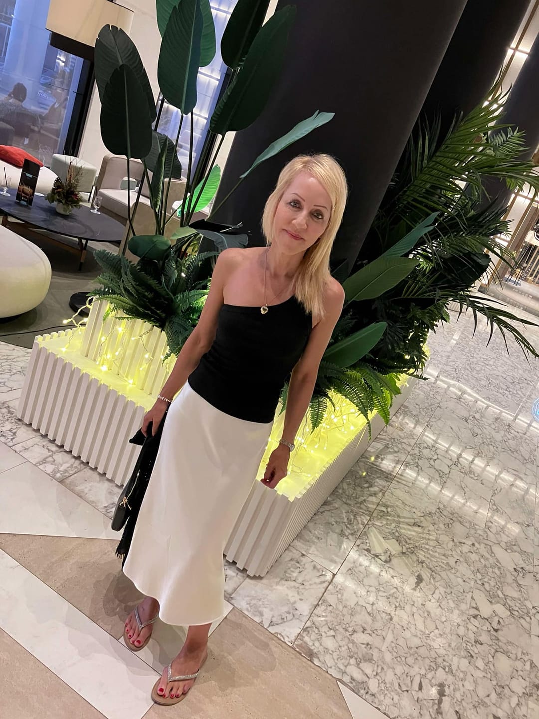 Customer photo review of Stranded 14" Seamless Clip-in Human Hair Extension (95g) - Colour #16/613 Sweetheart