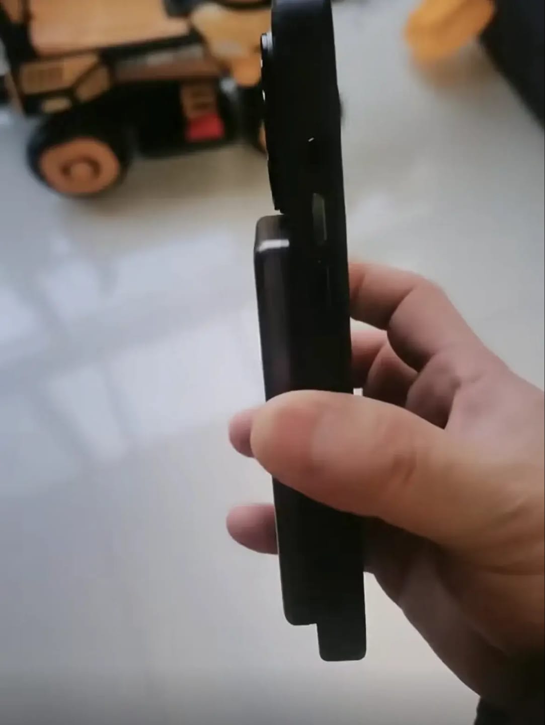 Customer photo review of MagBank Slim
