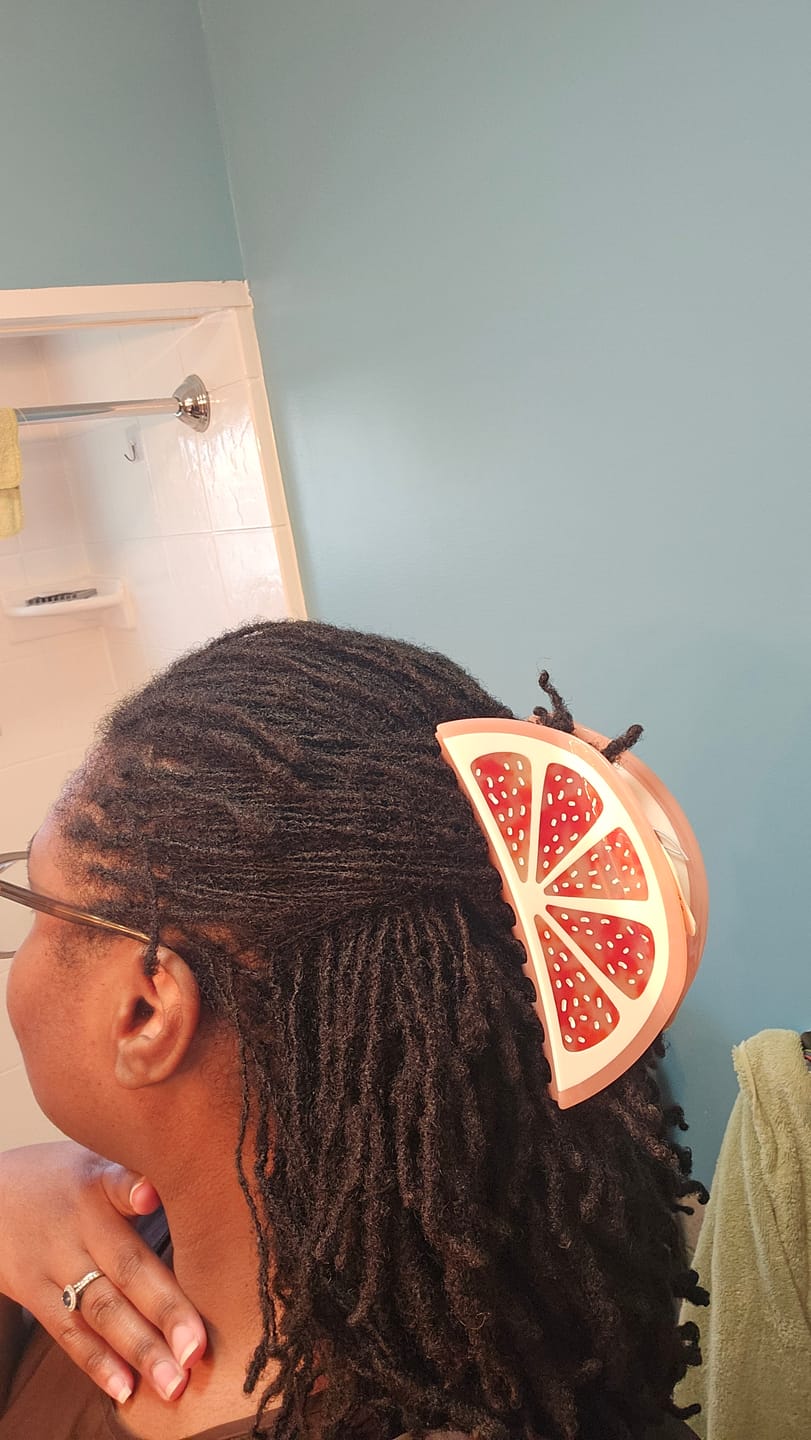 Customer photo review of XL Grapefruit Slice Hair Claw Clip