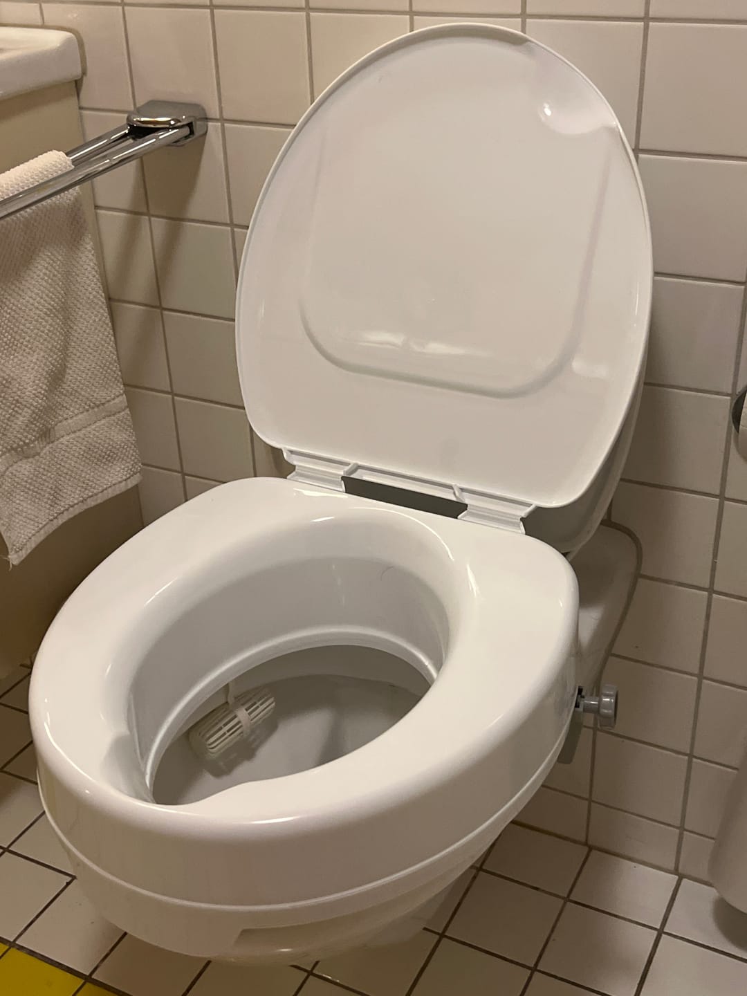 Customer photo review of Toilettensitzerhöhung Ticco 2G/5 (mit Deckel)