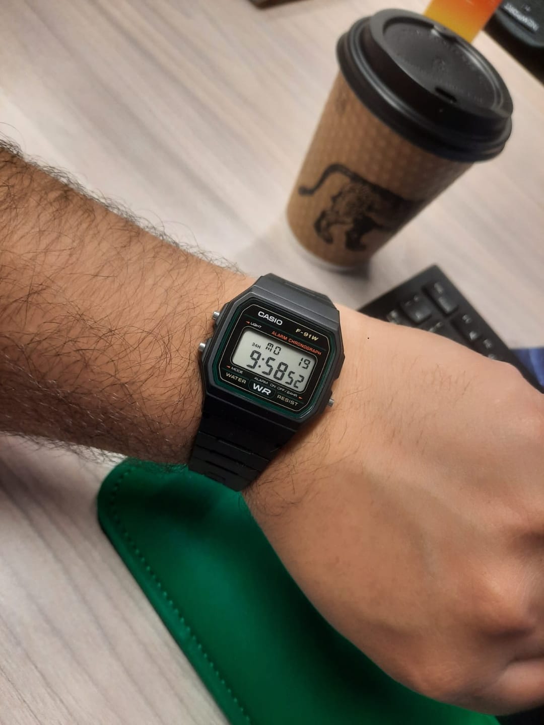 Customer photo review of Reloj Casio Vintage F-91W-3DG Clásico Líneas Verdes