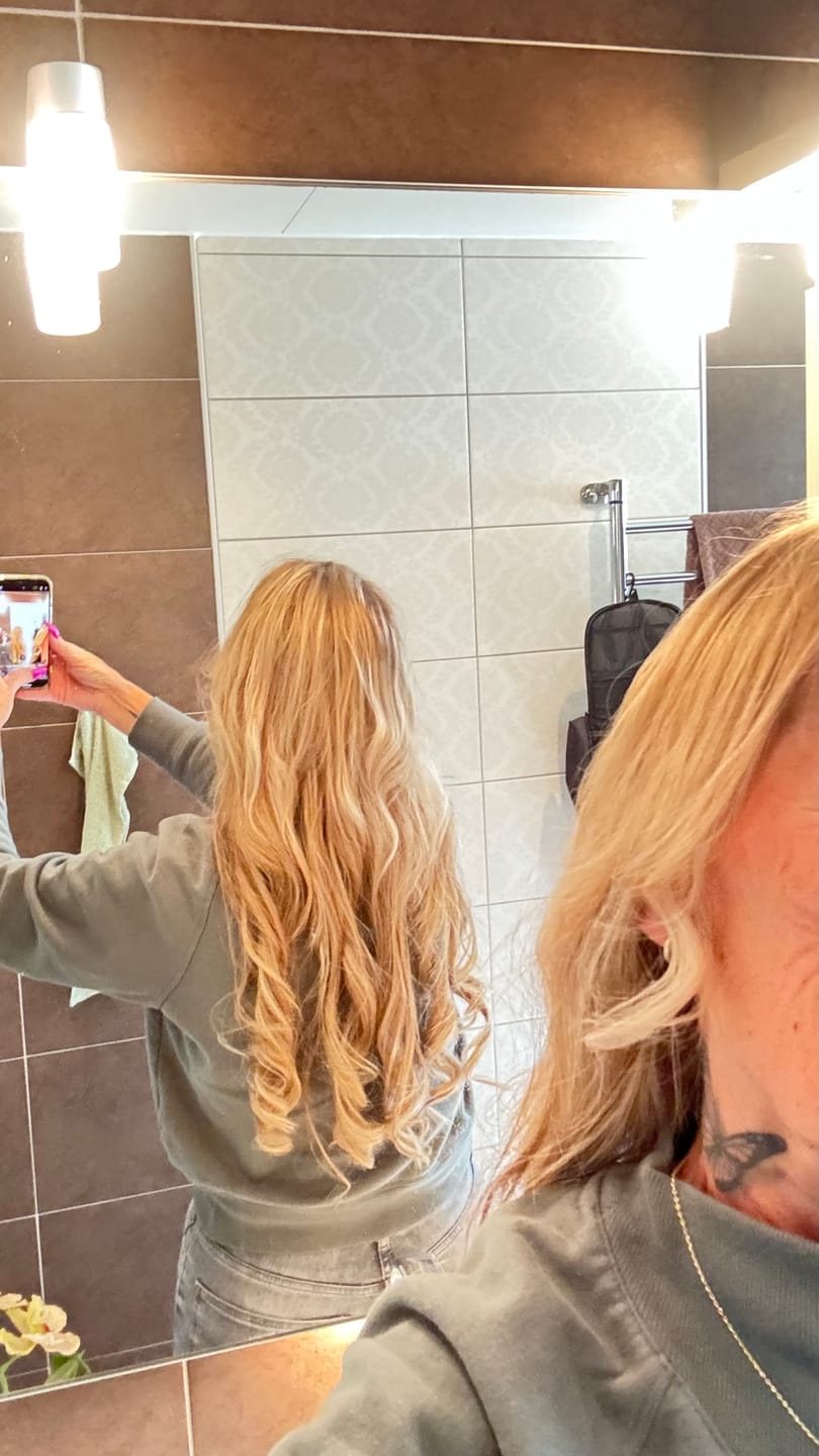 Customer photo review of Blonde/Light Brown Highlights DIY Hair Extensions Home Kit