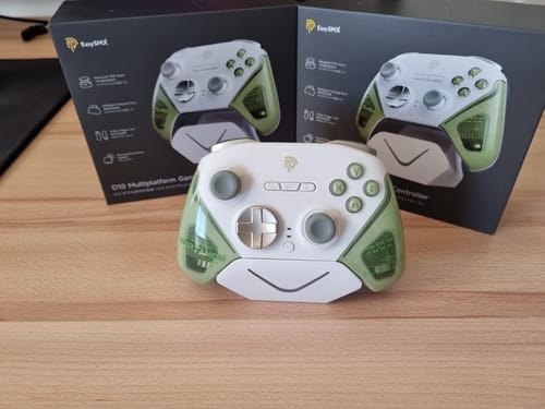 Customer photo review of EasySMX® D10 Multiplatform Gaming Controller with TMR sticks, Trigger Lock and Charging Dock