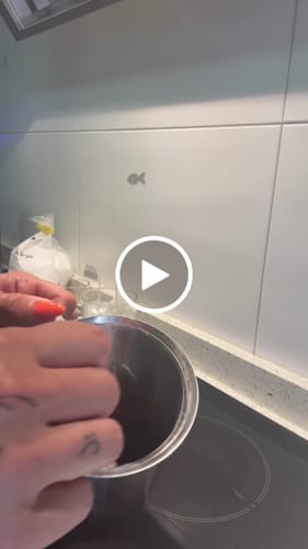 Customer video review of Colorante líquido para velas MARRÓN