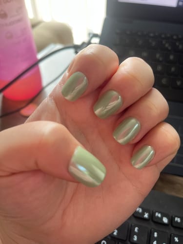 Customer photo review of Tinkerbell - Press On Nails