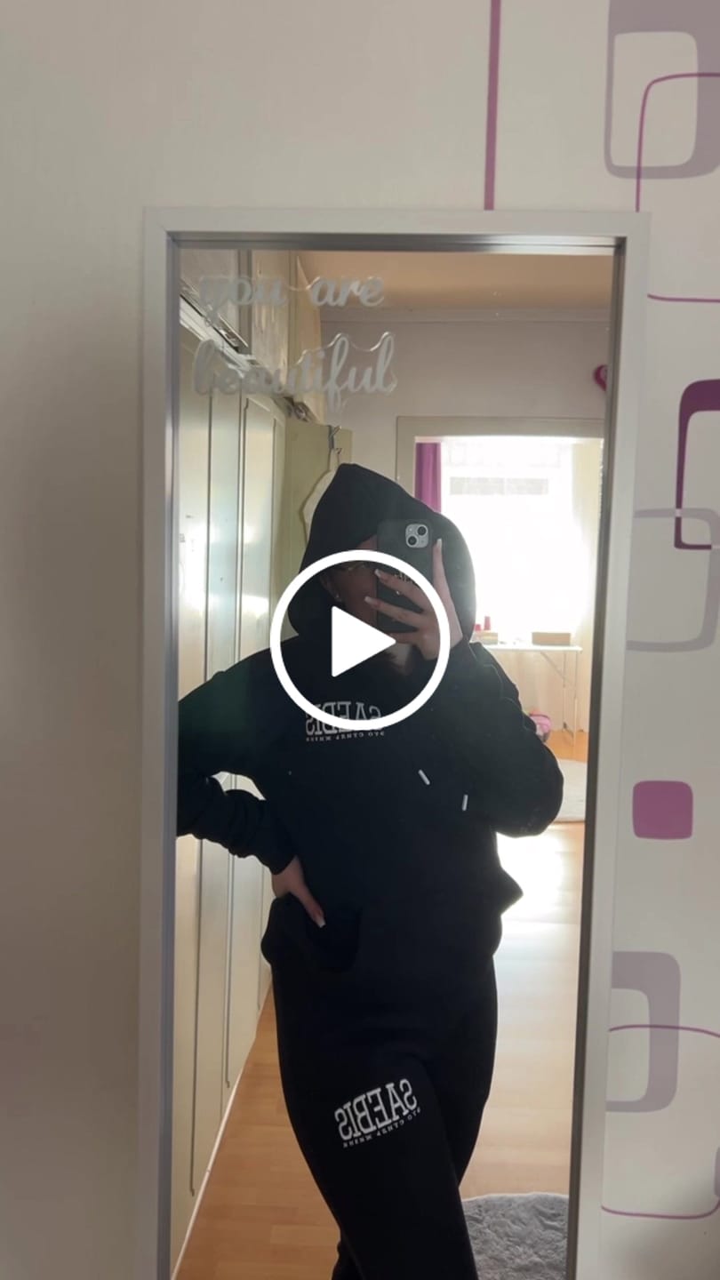 Customer video review of Lifestyle Damen Jogginghose schwarz mit Stickerei by SAEBIS®