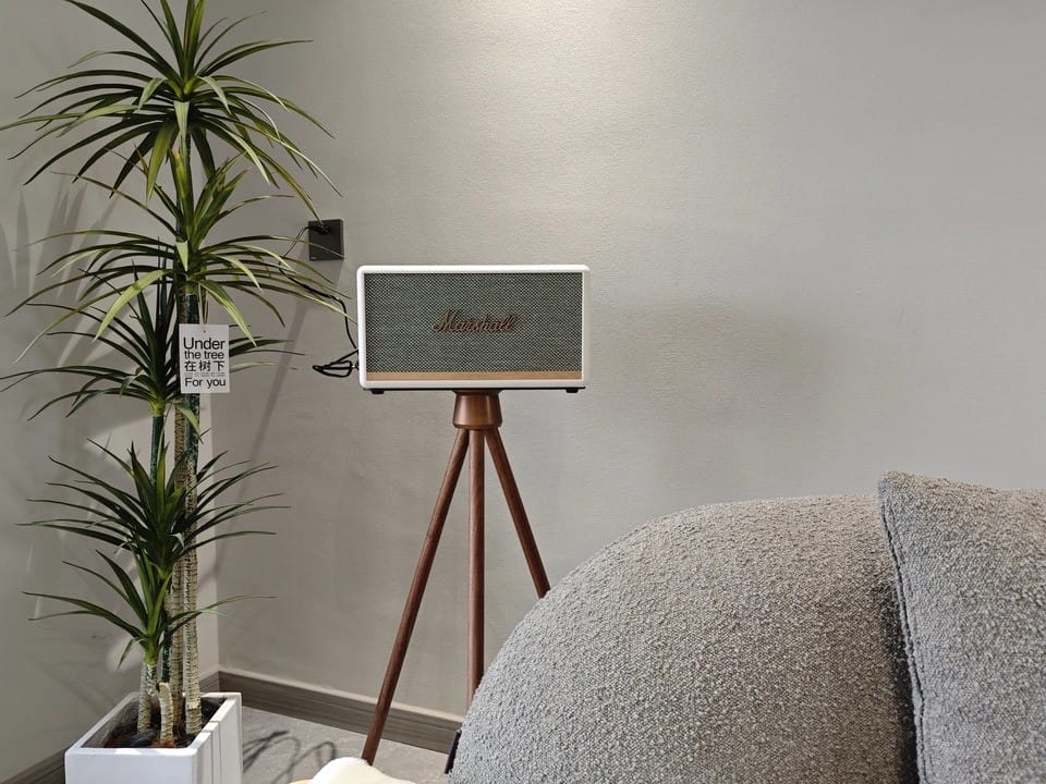 Customer photo review of Floor Tripod Speaker Stand for Marshall Acton Stanmore Woburn
