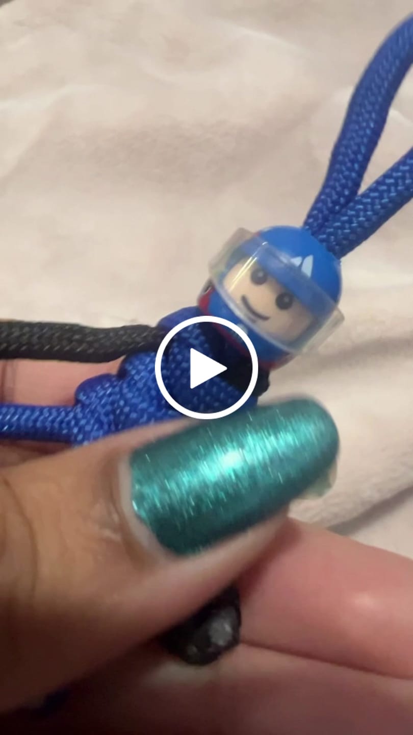 Customer video review of CS WIL 2025 Racing Paracord Buddy Keychain