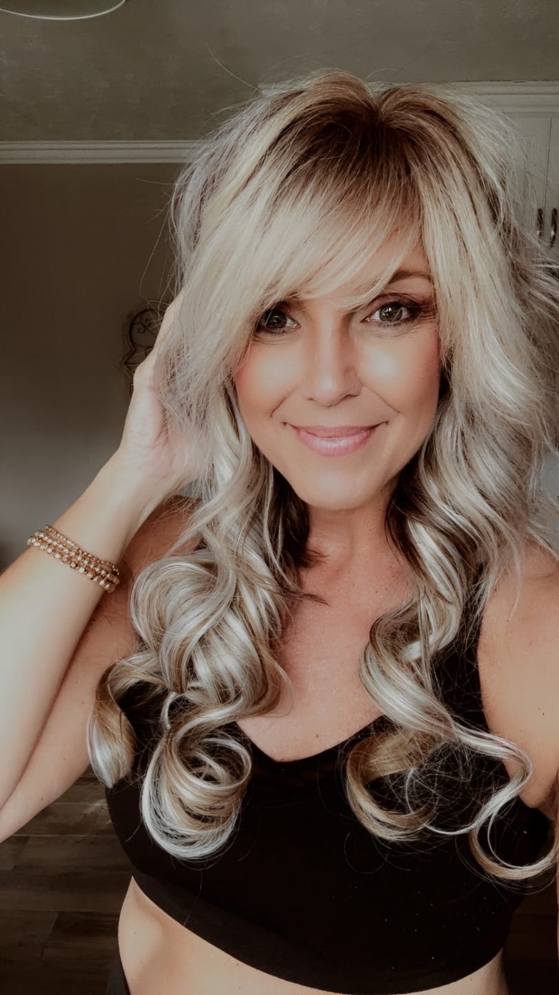 Customer photo review of Ivory Blonde Wavy