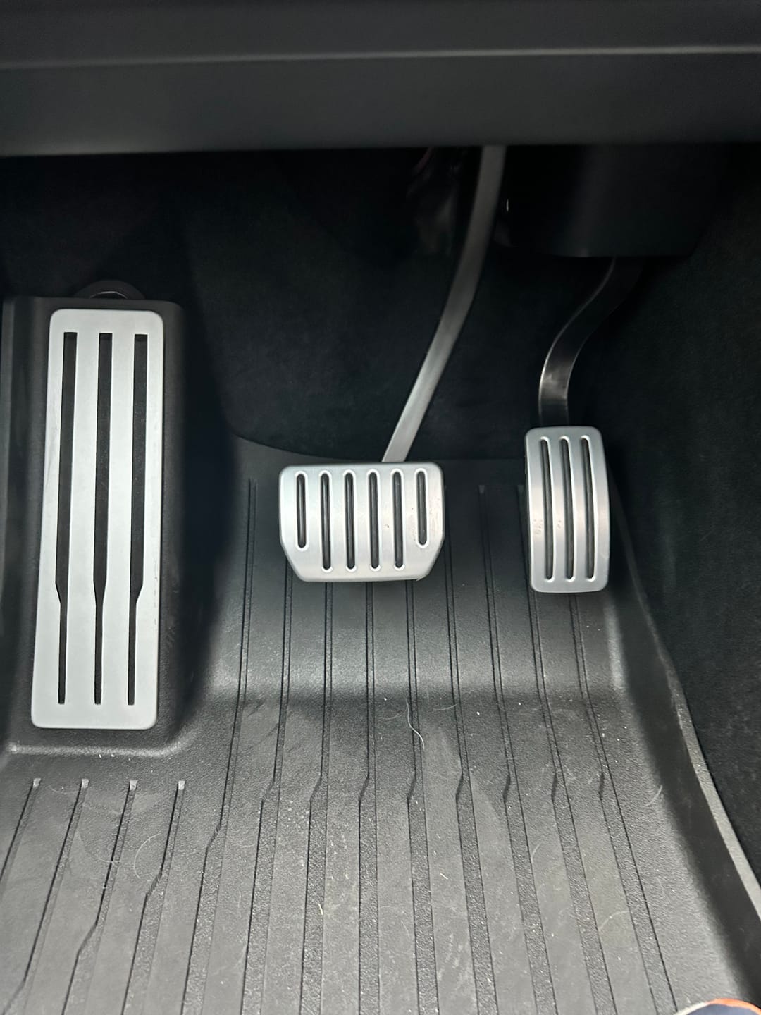 Customer photo review of Self-flip Lock Aluminum Performance Foot Pedal Set for Tesla Model 3/Y