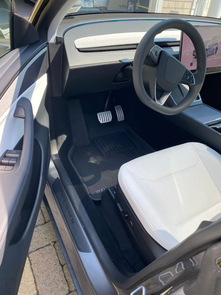 Customer photo review of Self-flip Lock Aluminum Performance Foot Pedal Set for Tesla Model 3/Y