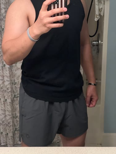 Customer photo review of Essential Shorts - 5" Inseam