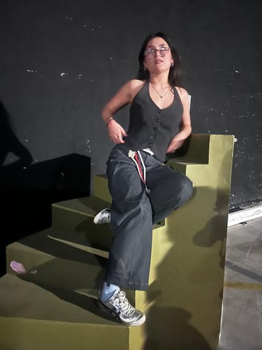 Customer photo review of American Vintage Raw Color Embroidered Curved Blade Jeans