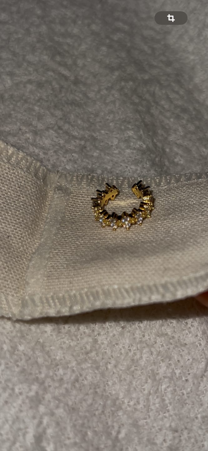 Customer photo review of Brili Ear Cuff | 18K vergoldet