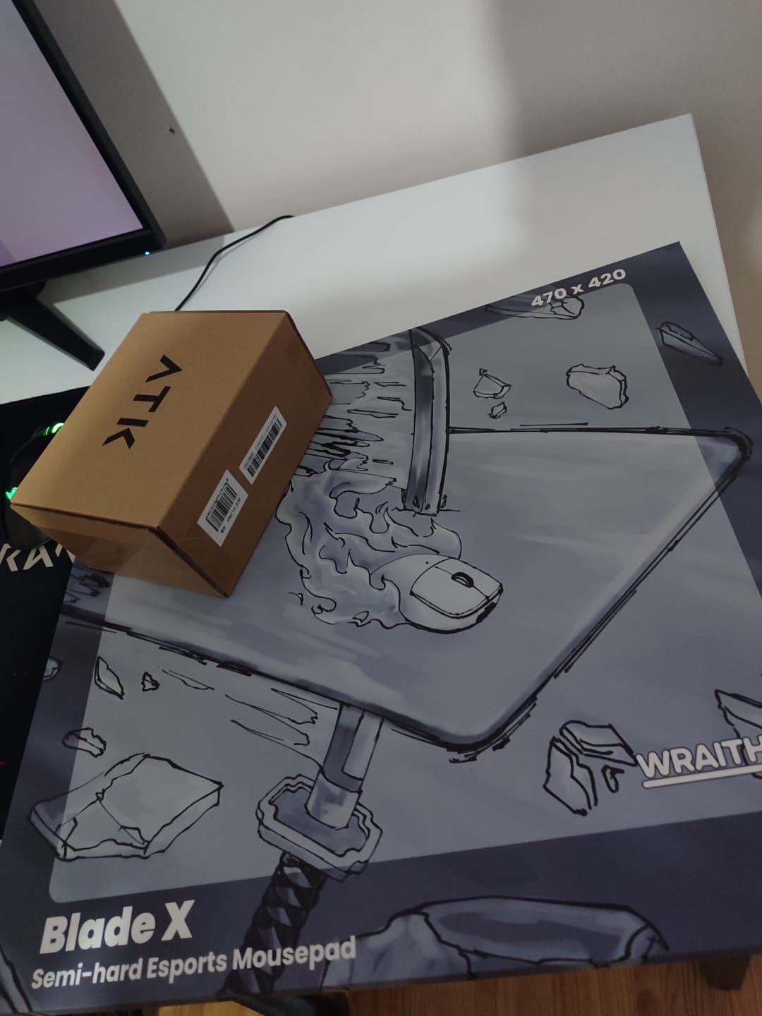 Customer photo review of Wraith Blade X Semi-Hard Mousepad