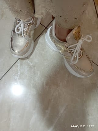 Customer photo review of Zapatilla Plataforma Dorada Mujer C7293
