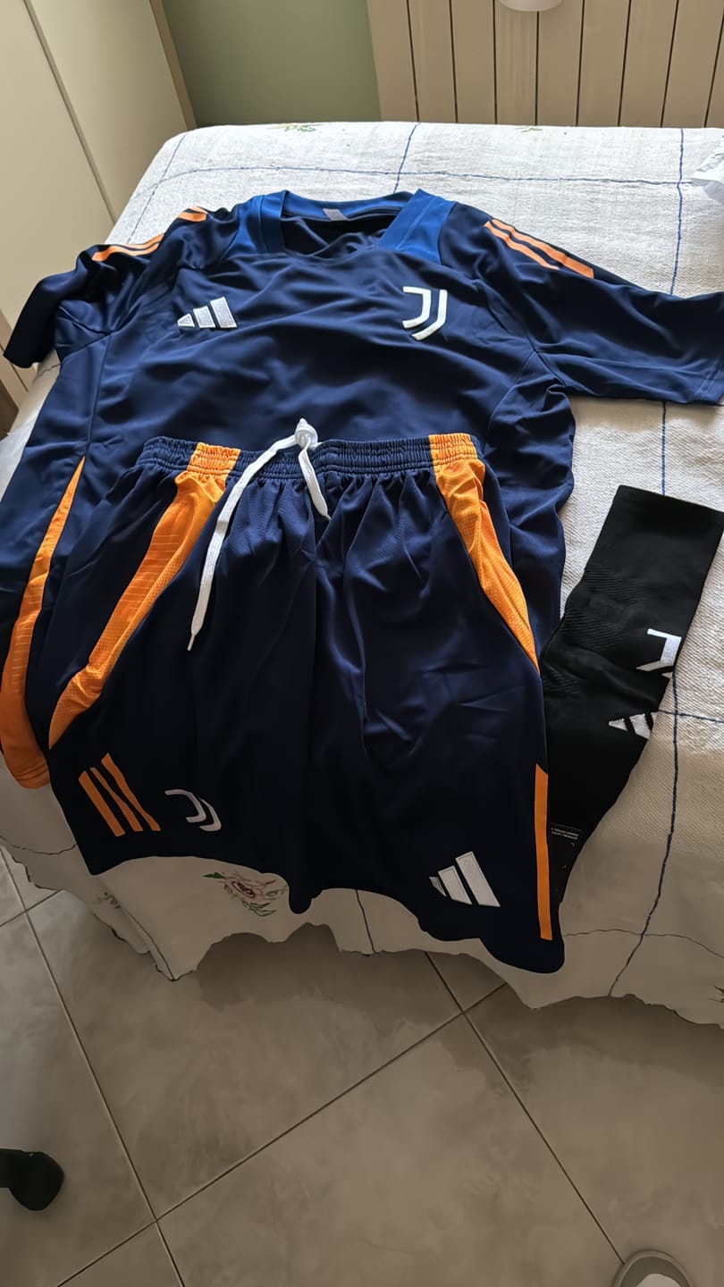 Customer photo review of KIT ALLENAMENTO JUVENTUS 2024/25