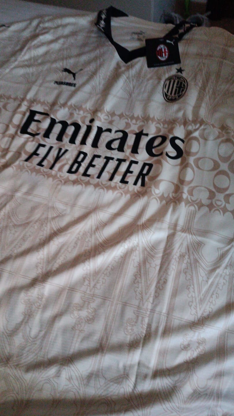 Customer photo review of MAGLIA MILAN SPECIAL EDITION 2024/25
