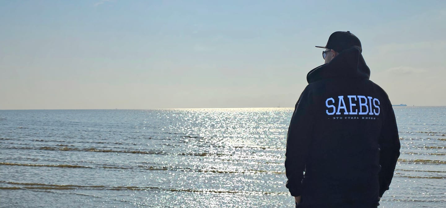 Customer photo review of Lifestyle Herren Zip Hoodie schwarz mit Stickerei by SAEBIS®