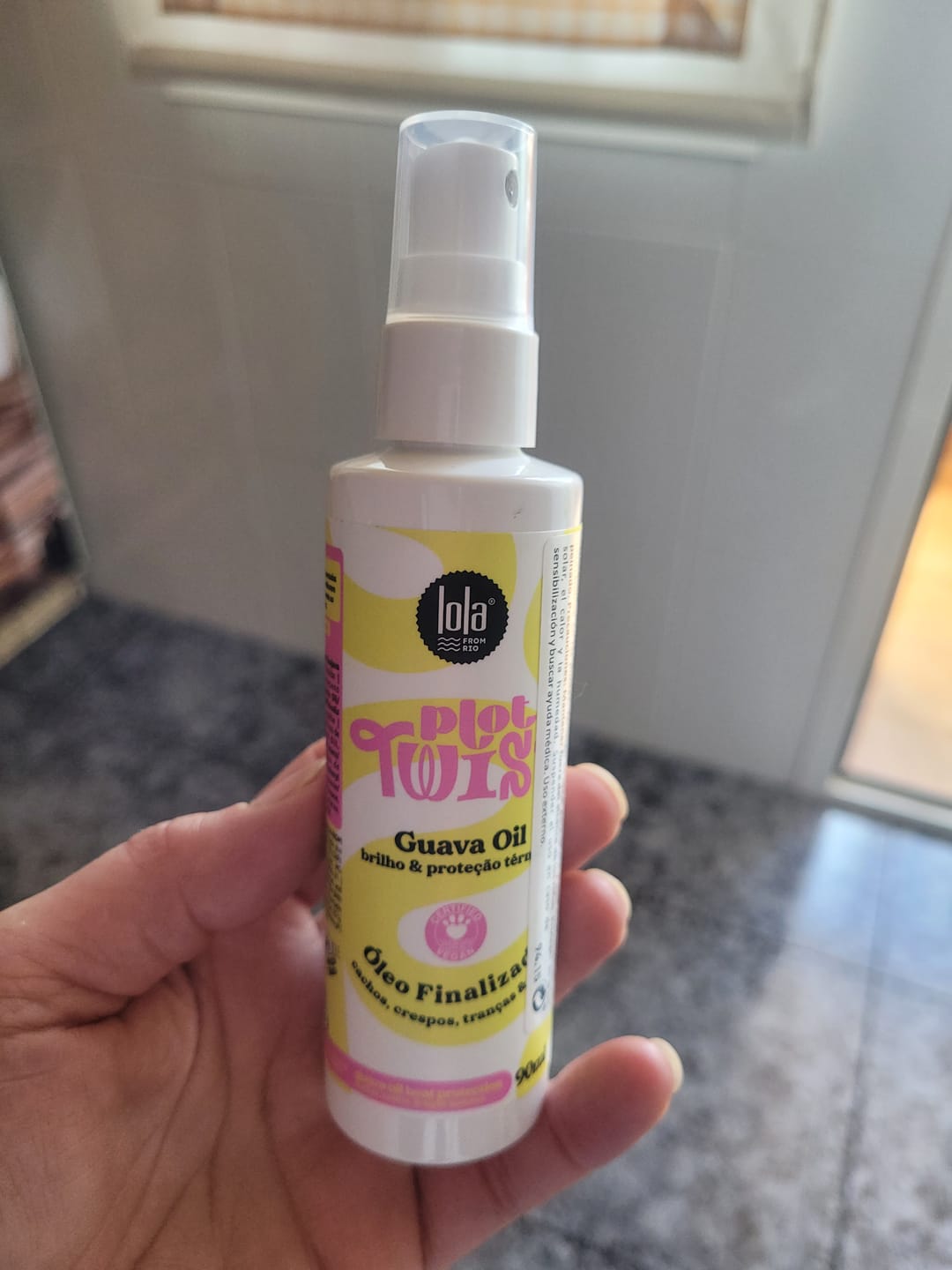 Customer photo review of Lola Cosmetics Plot Twist Guava Oil Óleo Finalizador 90ml