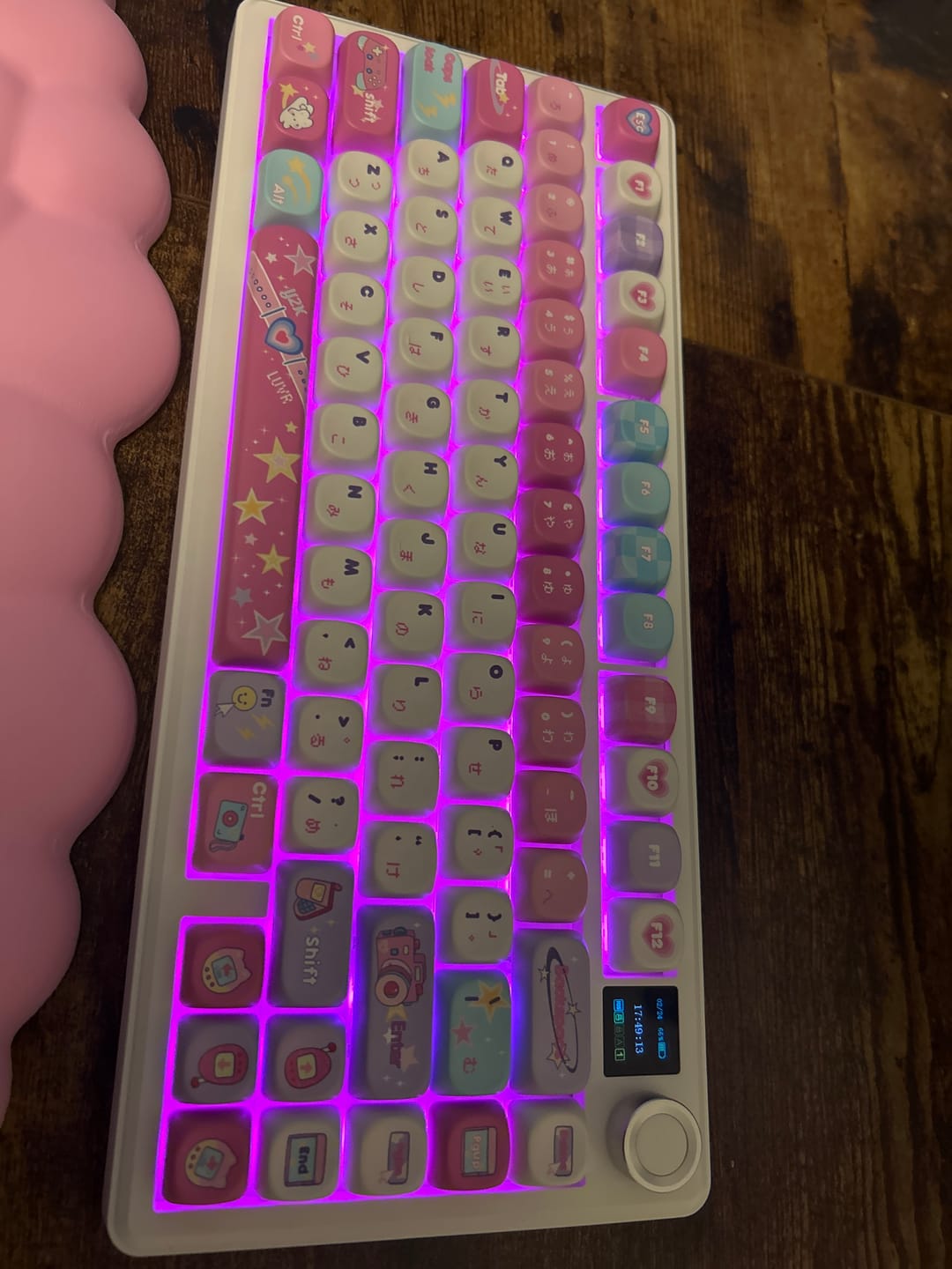 Customer photo review of KiiBOOM x Elyxirine Digital Dreams: Pastel Y2K Keycap Set