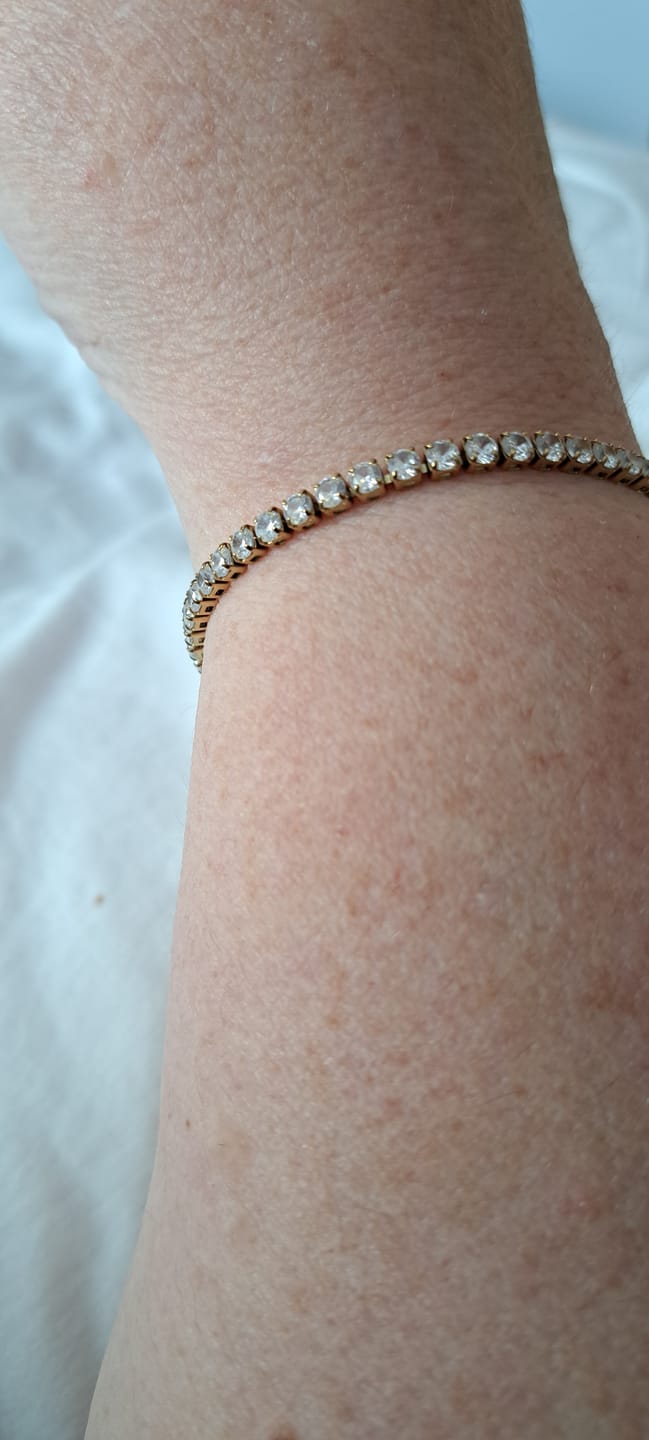 Customer photo review of Pavé Clover Bracelet