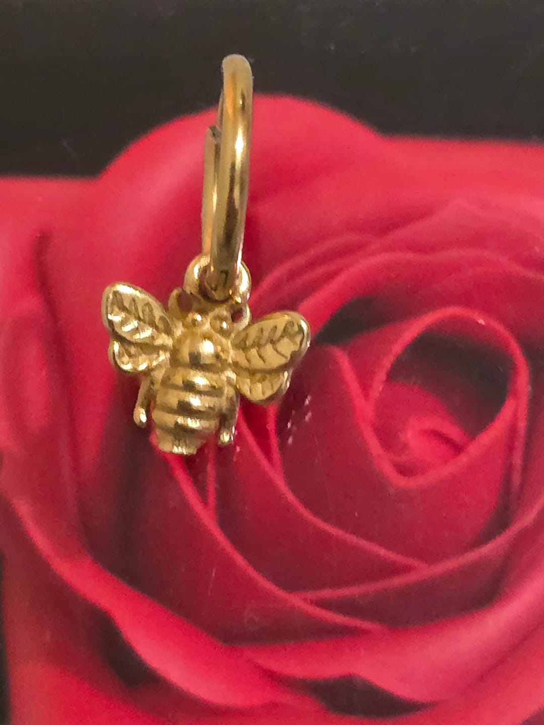 Customer photo review of Aretes Beecuff