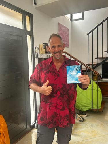 Customer photo review of Chemise hawaïenne à manches courtes et boutons respirante pour homme, motif floral vintage rouge, pour les vacances d'été