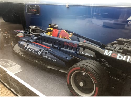 Customer photo review of LEGO™ ShowCase for Technic F1 series Ultra-high Translucent Acrylic