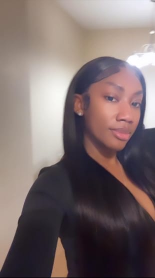 Customer photo review of MORE FACE Pre-bleached Straight Hair Wear Go Glueless Wig 7x5 Pre-cut HD Lace Pre-plucked