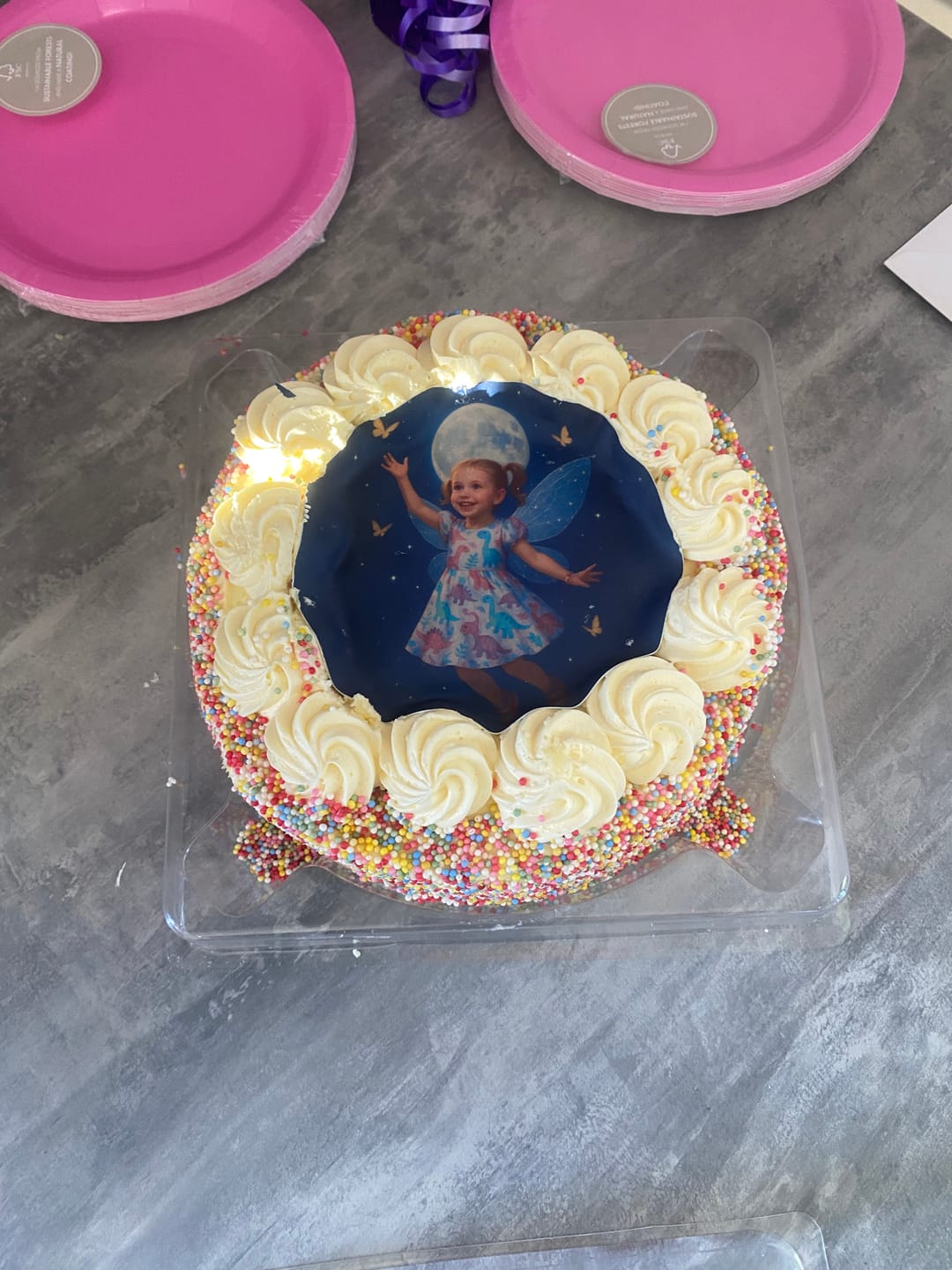 Customer photo review of 12 cm Round Custom Edible Icing Image