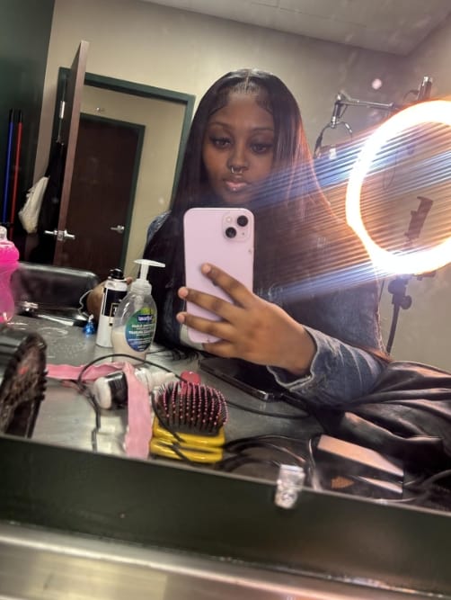 Customer photo review of MORE FACE Pre-bleached Straight Hair Wear Go Glueless Wig 7x5 Pre-cut HD Lace Pre-plucked