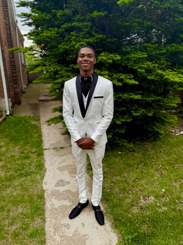 Customer photo review of Men's 3-Piece Shawl Collar Jacquard Floral White Suit for Party Dinner