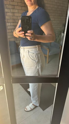 Karina B. review of Calça Jeans Slouchy Cacau Bege image 1 out of 1