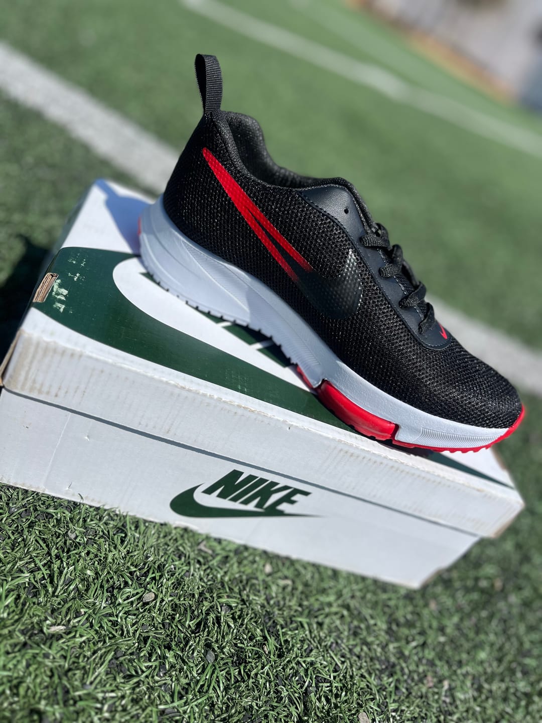 Customer photo review of Tenis 025 Negro Negro Rojo