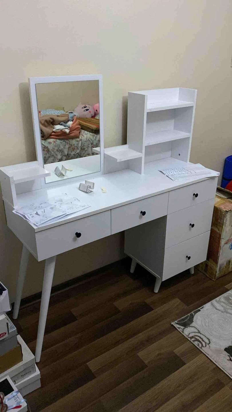 Customer photo review of Rani BJ101 Makyaj Tuvalet Masası 5 Çekmeceli Raflı Aynalı Takı Düzenleyici Puf Takım Beyaz