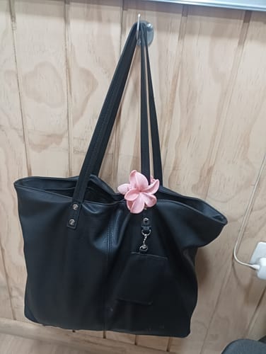 Reseña con foto de un cliente sobre Cartera Tote Mate Tarjetero
