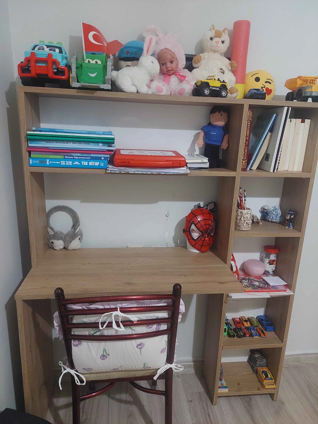 Customer photo review of Rani HA104 Kitaplıklı Raflı Bilgisayar Çalışma Masası Sepet Ceviz