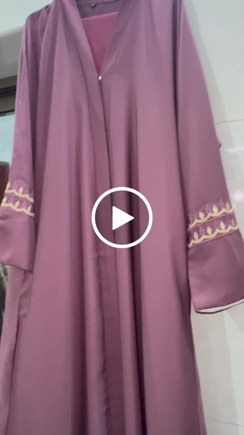 Customer video review of Velvet Dusk Abaya