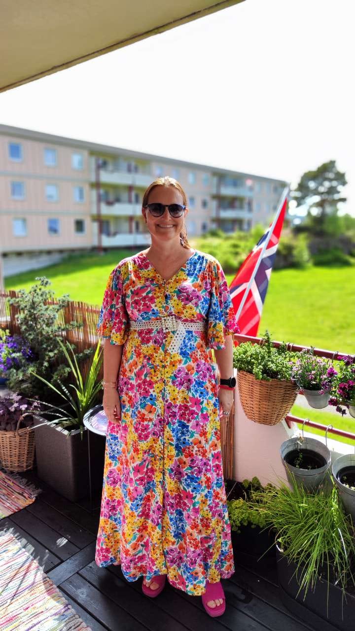 Customer photo review of Monika dress - lang kjole - summer garden