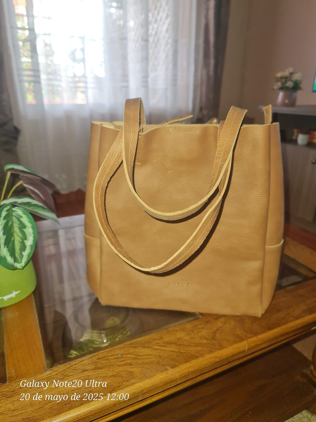 Customer photo review of Cartera de cuero modelo SIMONE Miel